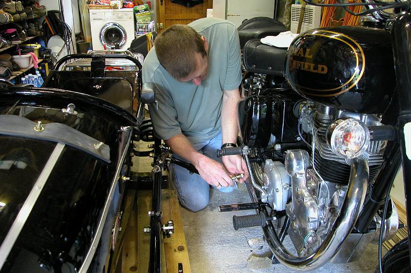 DSCN9244.JPG - On commence la jonction side-moto...